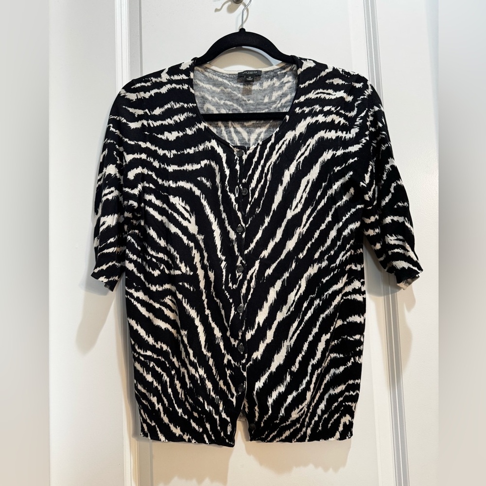 ANN TAYLOR Black Animal Print Silk Blend BUTTON CARDIGAN Sz Medium Short Sleeve